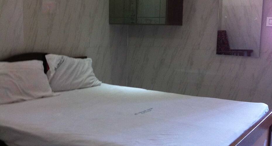 Sri Shanmugar Mahal and Lodging AC, Tiruchendur 4